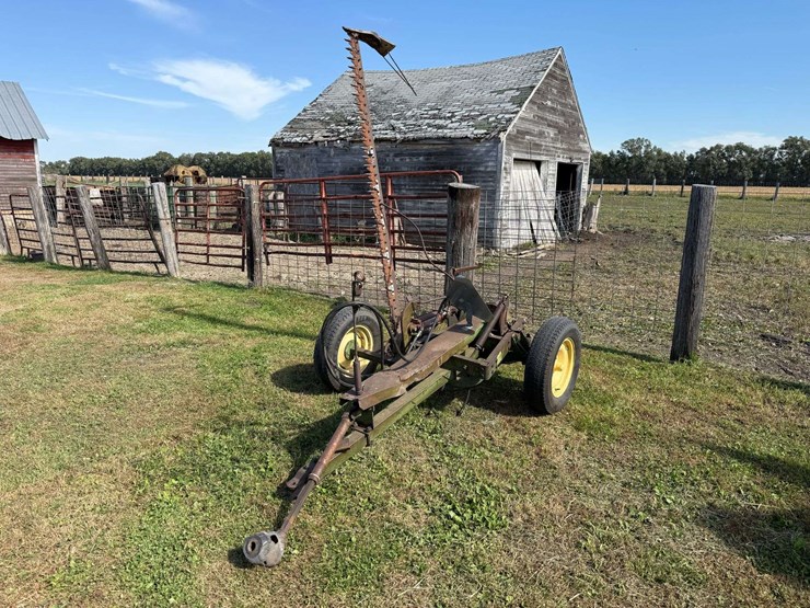 john-deere-no.-11-sickle-mower,-9’-bar,-with-cylinder,-*needs-a-new-pitman*,-rivet-sections.-this-it-image-1