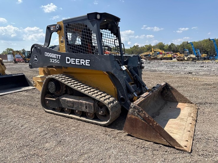 2019-deere-325g-image-4