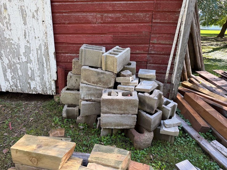 misc.-lumber-and-blocking-and-cinder-blocks-image-7