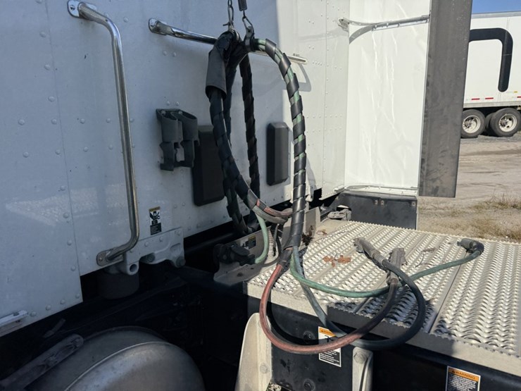 2020-peterbilt-579-image-32
