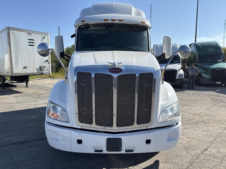2020-peterbilt-579-image-8