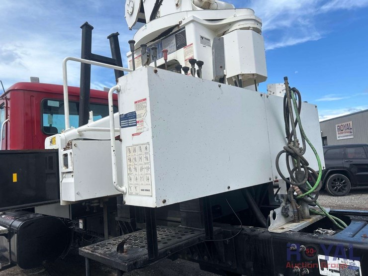 2011-mack-gu713-granite-cooper-tm-1882-18-ton-crane-truck-image-28