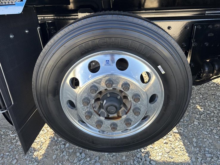 2025-kenworth-t880-image-90