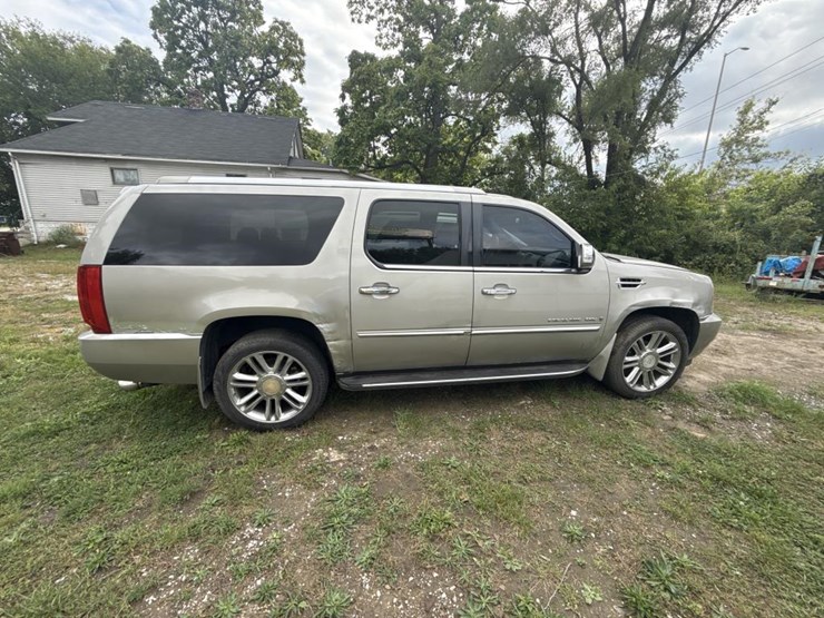 2008-cadillac-escalade-image-6