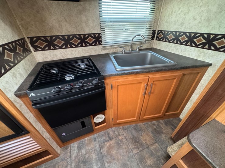 #2285-•-2010-keystone-bullet-250rks-camper-image-24