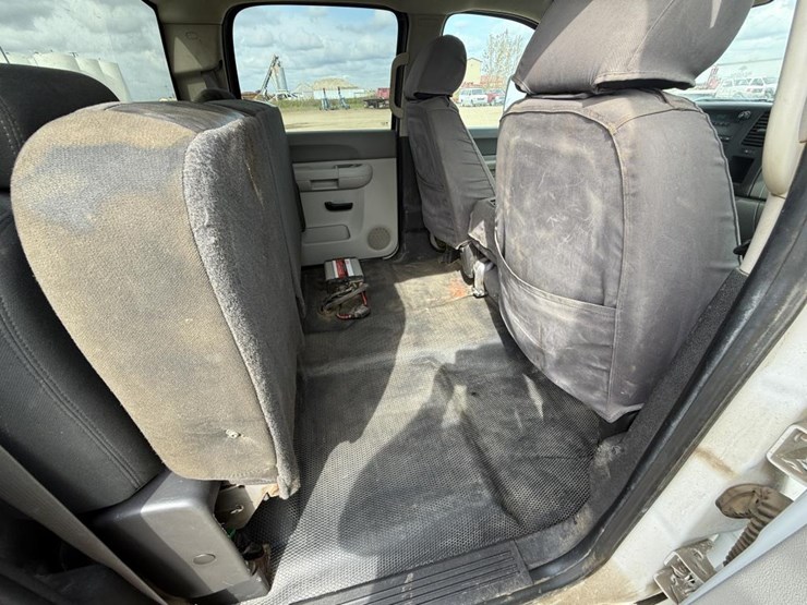 2011-gmc-2500hd-image-56