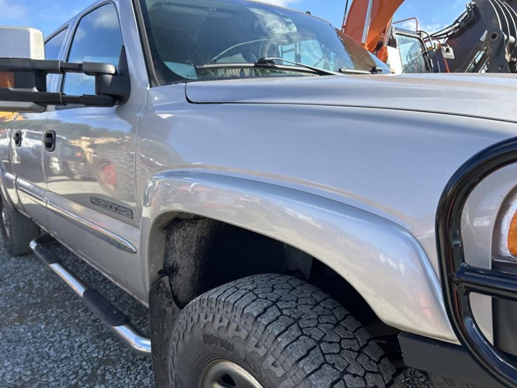 2005-gmc-2500-image-10