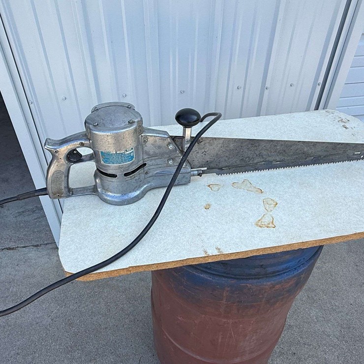 Electric Wellsaw Model 404 Meat Cutting Saw. This Item is Located in South Dakota, Therefore South D