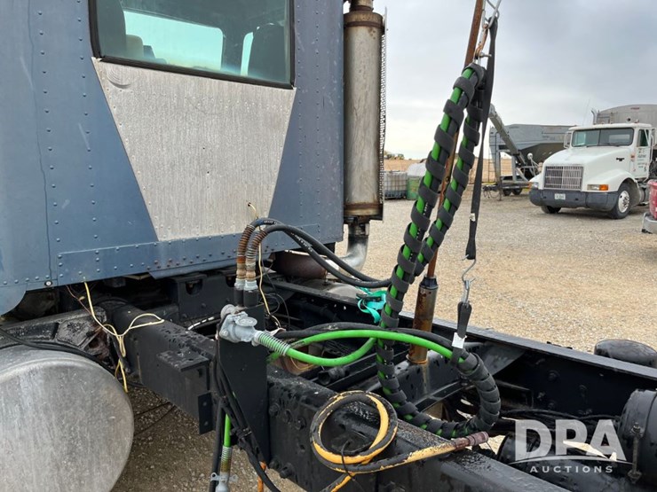 1989-freightliner-day-cab-truck-(jn0784,-unit-06815)-image-45
