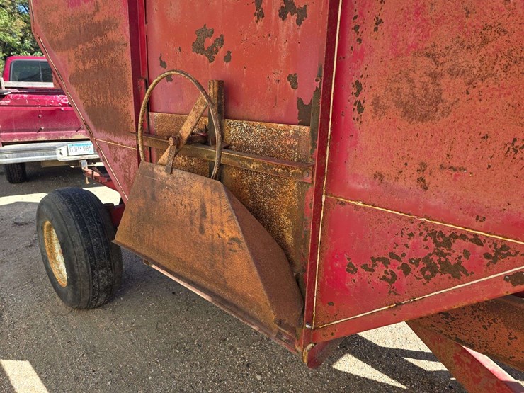 lundell-gravity-box-on-balzer-running-gear,-12.5l-16-tires-on-8-bolt-rims,-front-and-rear-ladder,-ex-image-19