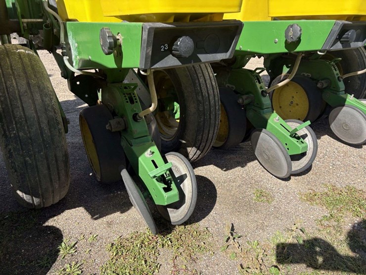 john-deere-7200-image-31