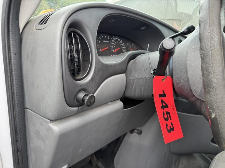 2008-ford-cargo-image-32