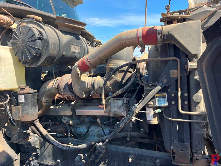 2001-mack-ch613-image-17