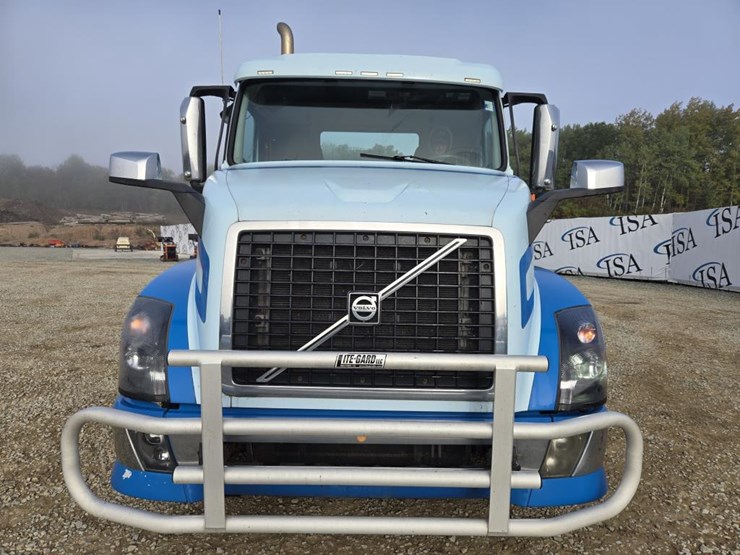 2015-volvo-10-image-8