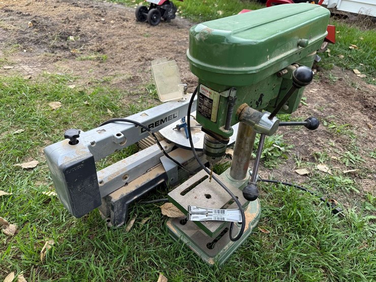 dremel-16”-scroll-saw-and-central-drill-press-model-884-(1/2”-chuck)-image-4