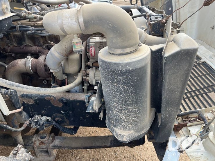 2000-freightliner-fl70-image-68