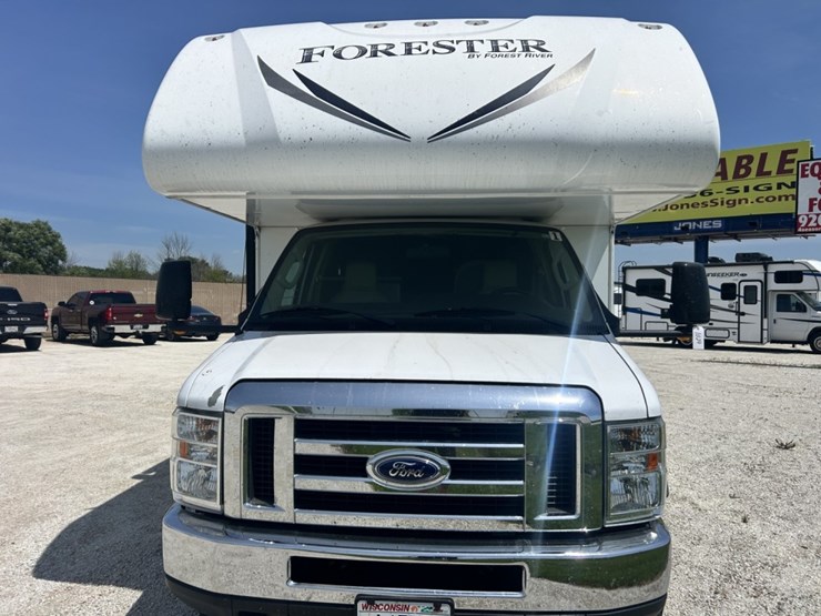 2017-ford-e450-image-8