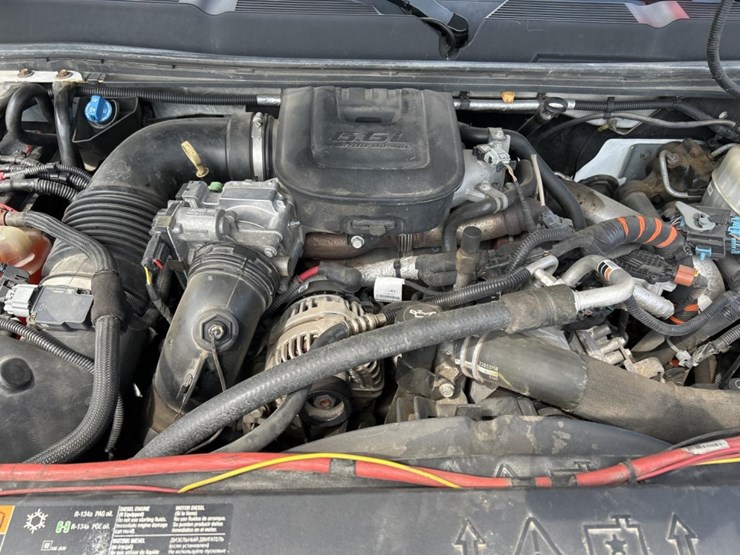2014-chevrolet-3500-image-32