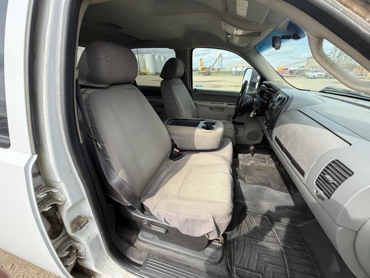 2011-gmc-2500hd-image-54