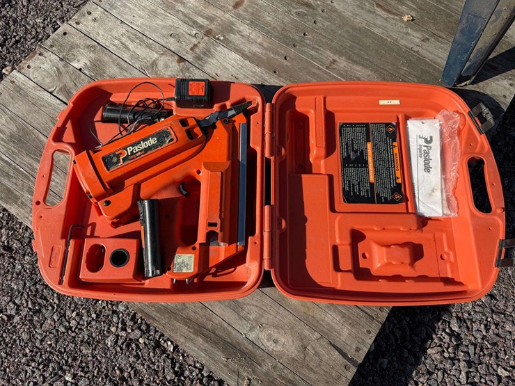 paslode-cordless-framing-nailer-image-1