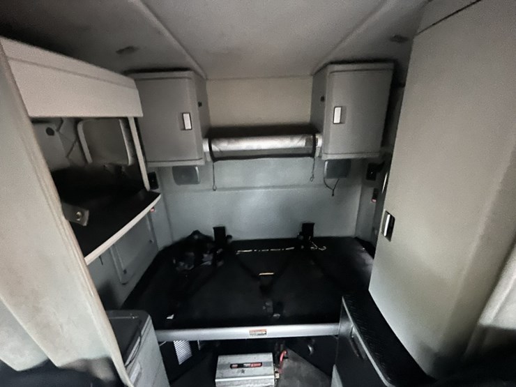 2020-kenworth-t680-image-132