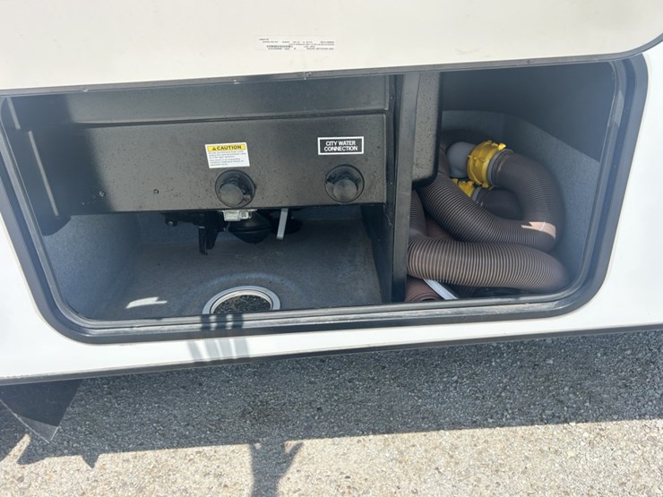 2023-ford-e450-image-28