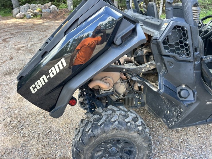 #1400-•-2023-can-am-commander-1000r-xt-image-26