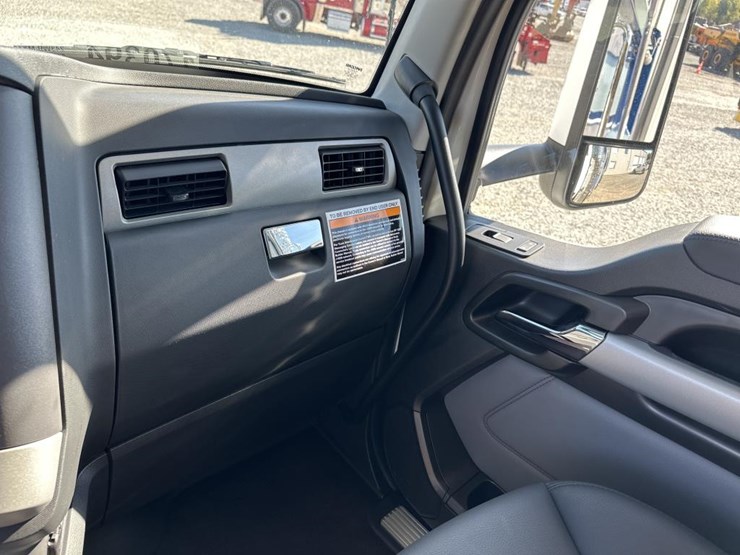 2025-kenworth-t880-image-43