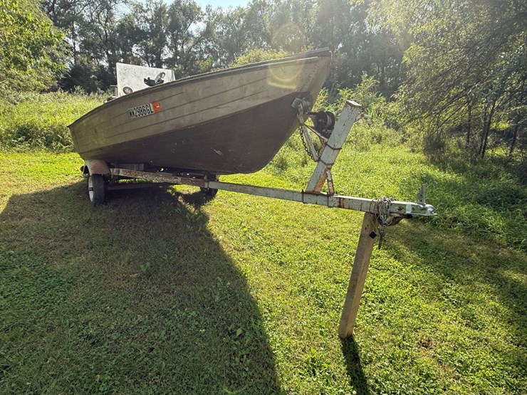 mirro-craft-boat,-motor-and-trailer,-65hp-evinrude-engine,-aluminum-boat,-has-been-stored-for-approx-image-9