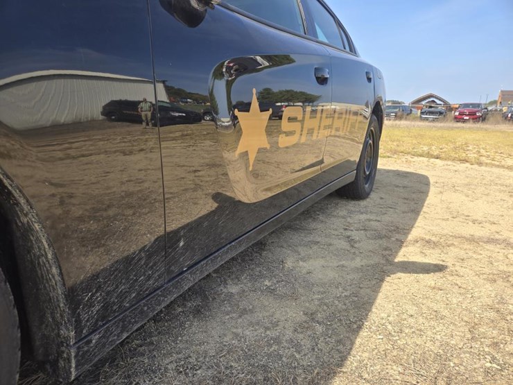 #1235-•-2019-dodge-charger-awd-car-image-7