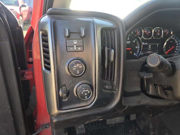 2016-chevrolet-silverado-1500-image-44