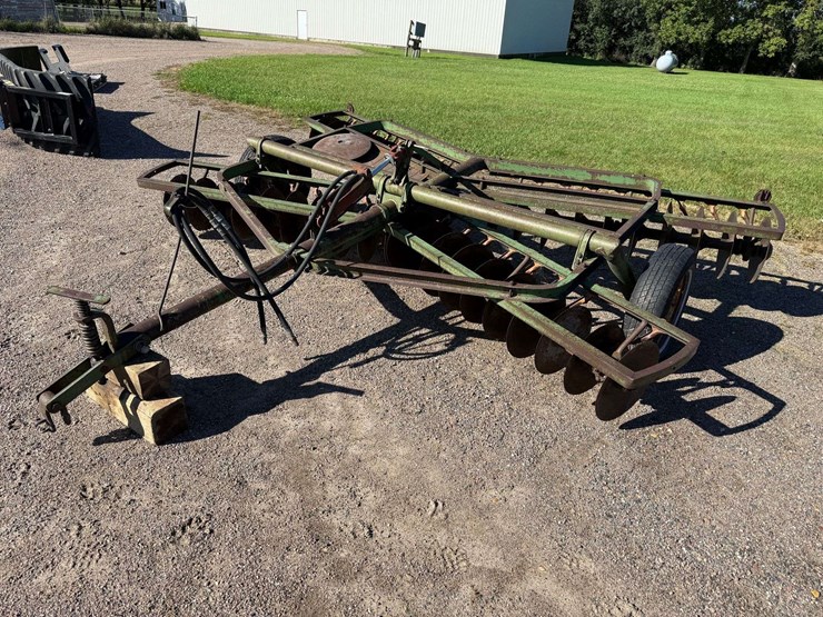 john-deere-12-image-1