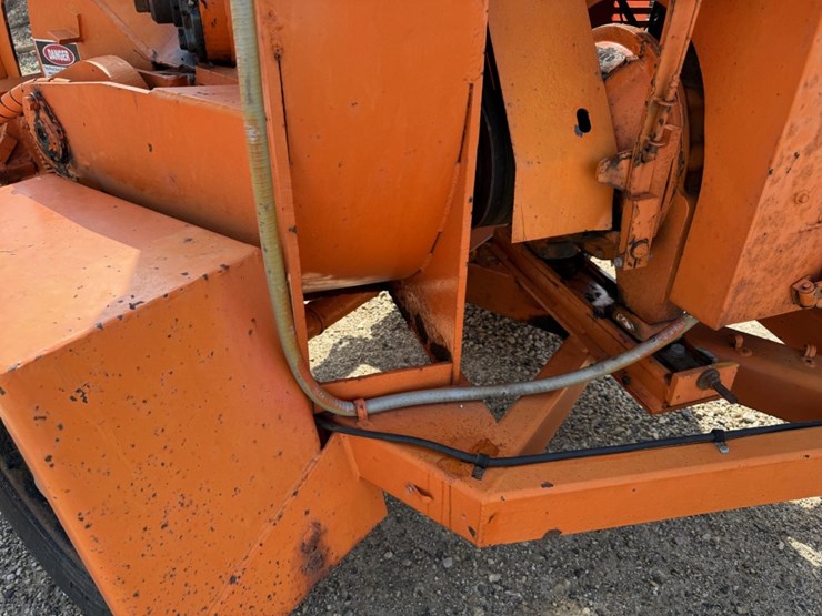 #1233-•-towable-wood-chipper-image-24