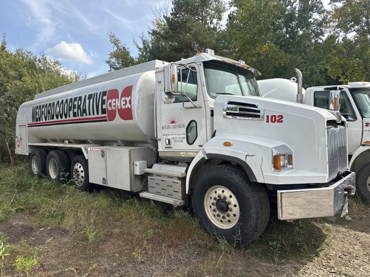 2015-western-star-4700sb-image-7