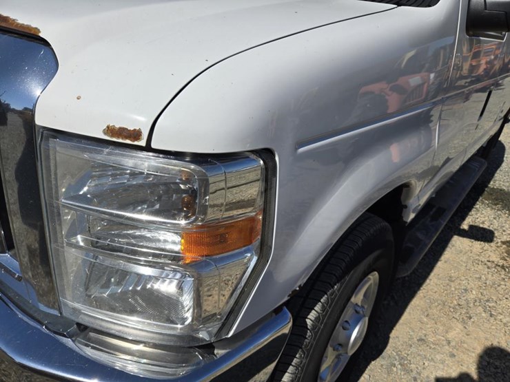2013-ford-cargo-image-14