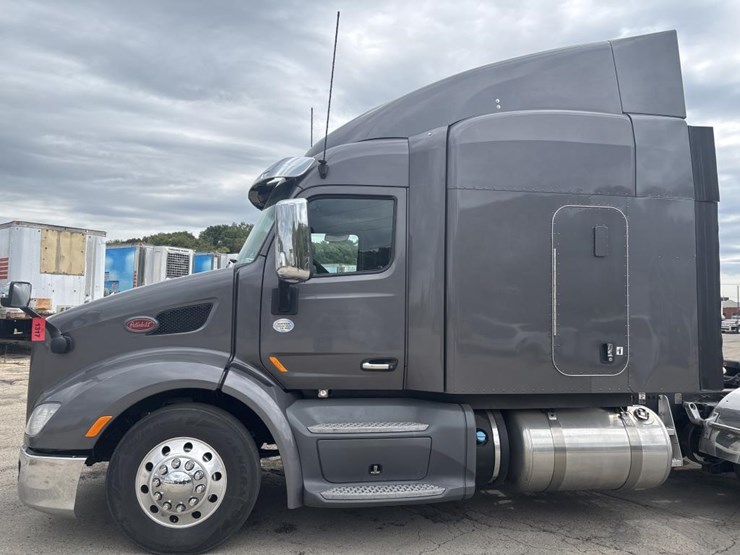 2017-peterbilt-579-image-8