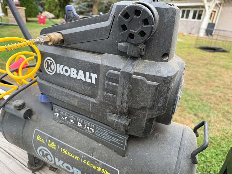 kobalt-8-gallon-air-compressor-image-4