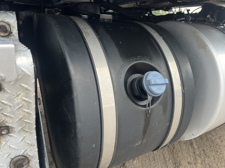 2020-kenworth-t680-image-56