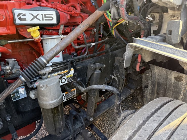 2022-peterbilt-579-image-17