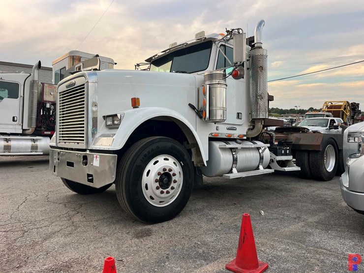 2006-freightliner-fld120-image-7