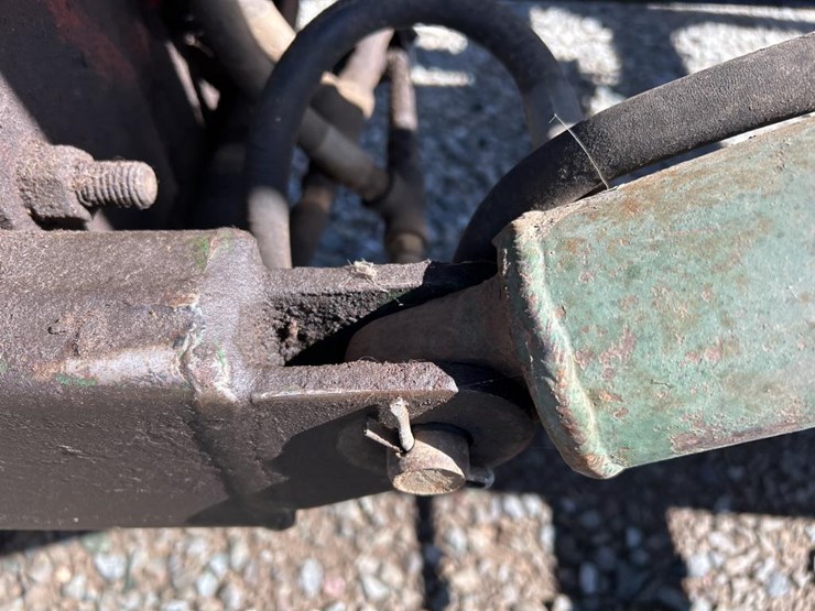 #5217-•-oliver-tractor-w/-loader-image-21