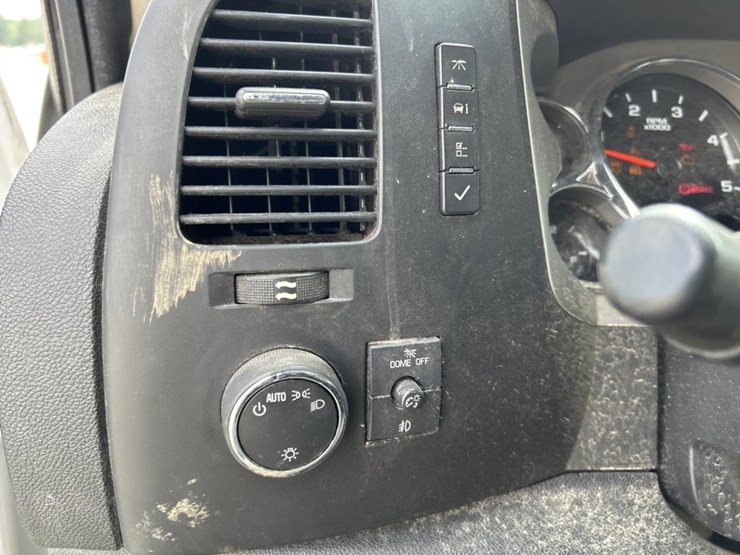 2014-chevrolet-3500-image-49