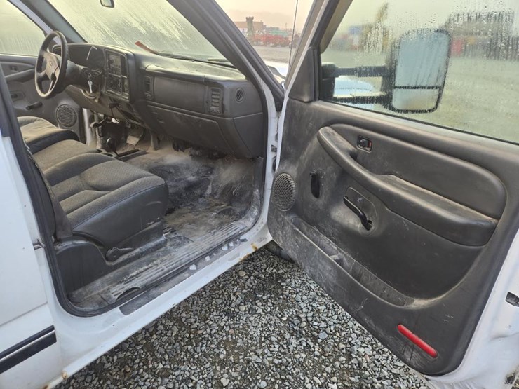 2005-chevrolet-3500-image-35