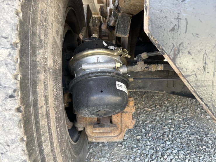 1995-mack-dm690s-image-27