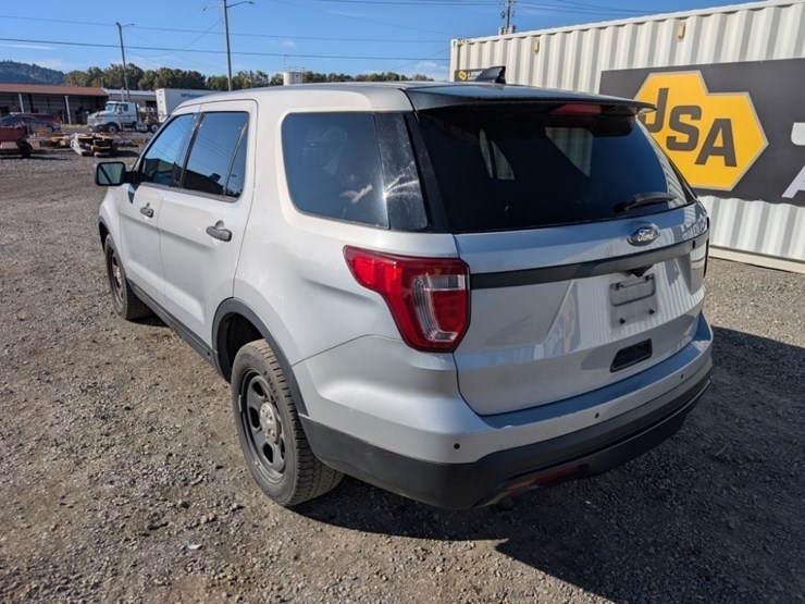 2017-ford-explorer-image-6