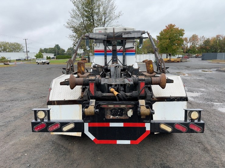 2015-kenworth-t440-image-4