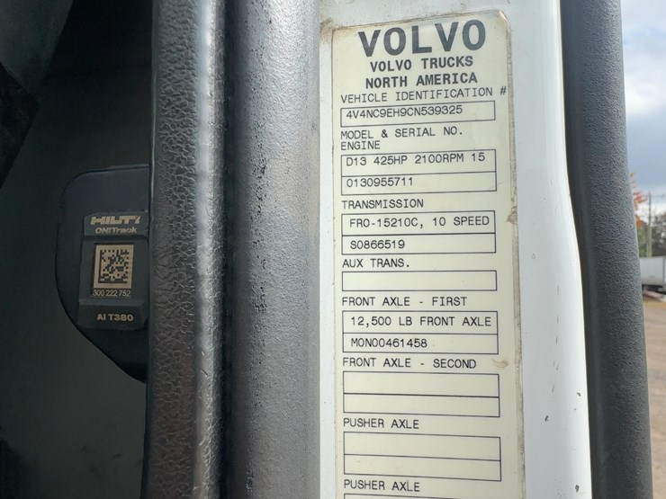 2012-volvo-vnl62t300-image-28