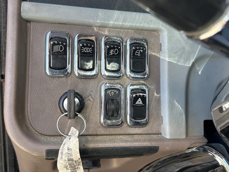 2012-peterbilt-389-image-69