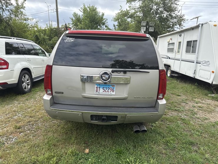 2008-cadillac-escalade-image-4