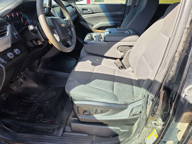 2019-chevrolet-tahoe-image-25